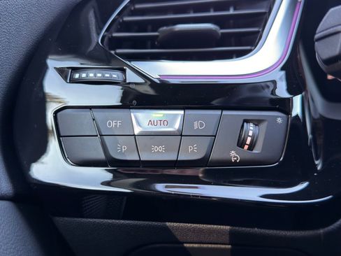 Used 2025 BMW Z4 M40i w/ Premium Package image 16