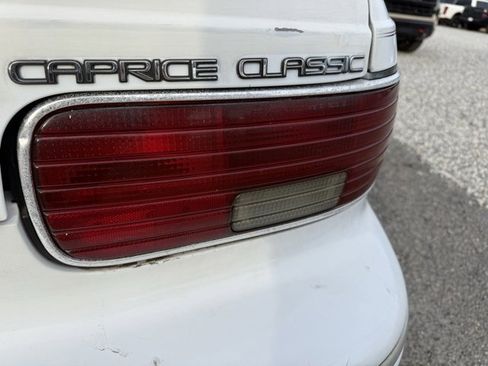 Used 1996 Chevrolet Caprice Classic image 5