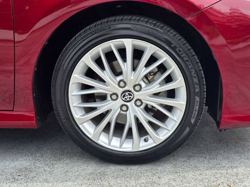 Used 2018 Toyota Camry XLE FWD image 9
