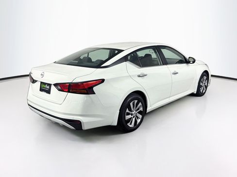 Used 2024 Nissan Altima 2.5 S FWD image 9