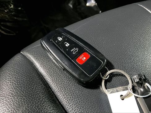 Used 2020 Toyota Highlander XLE image 15