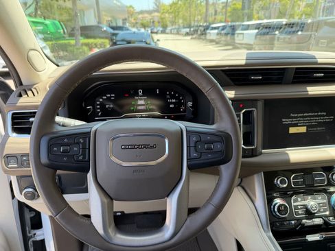 Used 2023 GMC Yukon Denali RWD image 12