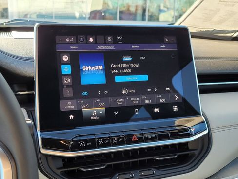 Used 2023 Jeep Compass Limited image 23