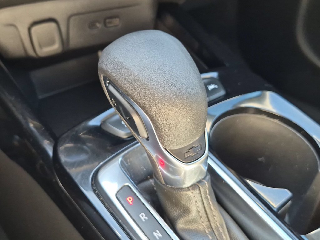 Used 2025 Chevrolet Trax LT w/ LT Convenience Package FWD image 12