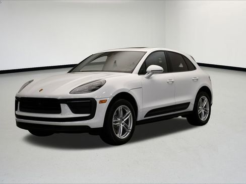 Used 2025 Porsche Macan image 1