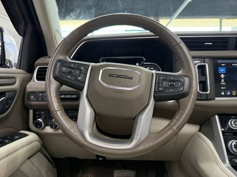 Used 2021 GMC Yukon XL Denali w/ Denali Ultimate Package AWD/4WD image 14