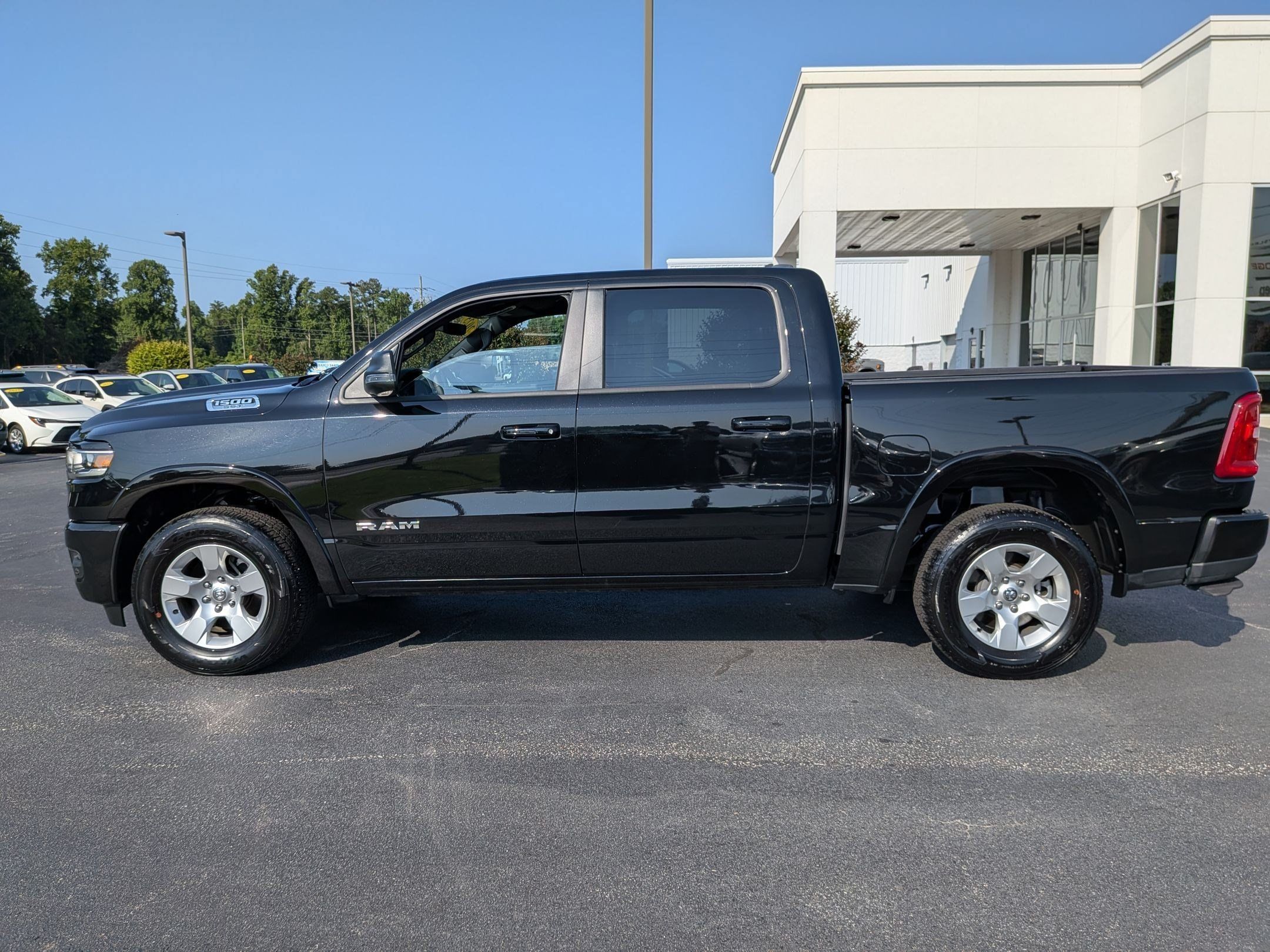 Used 2025 RAM 1500 Big Horn AWD/4WD image 8