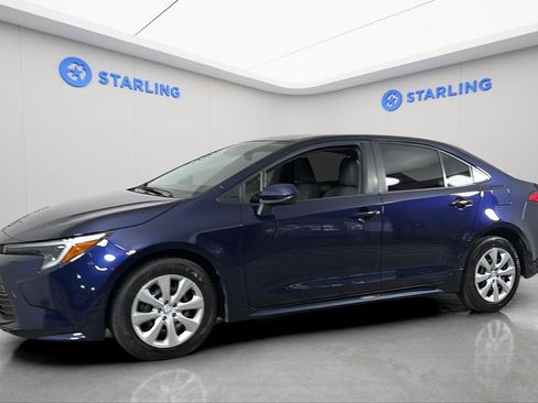 Used 2025 Toyota Corolla LE FWD image 3