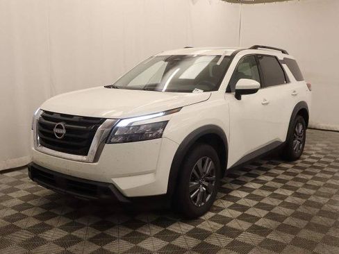 Used 2024 Nissan Pathfinder SV FWD image 1
