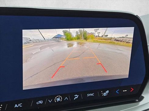 New 2026 Chevrolet Traverse LT image 13