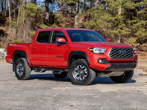 Used 2022 Toyota Tacoma TRD Off-Road image 3