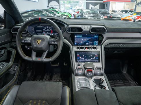 Used 2023 Lamborghini Urus Performante AWD/4WD image 32