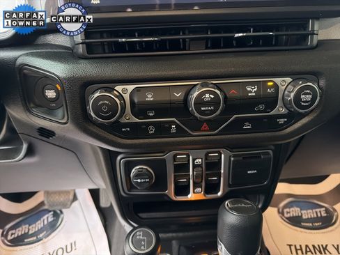 Used 2025 Jeep Gladiator Sport image 13
