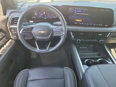 Used 2025 Chevrolet Tahoe Premier RWD image 4
