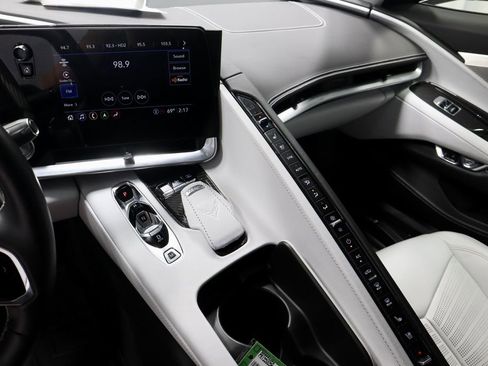 Used 2021 Chevrolet Corvette Stingray Premium Cpe w/ Z51 Performance Package image 32