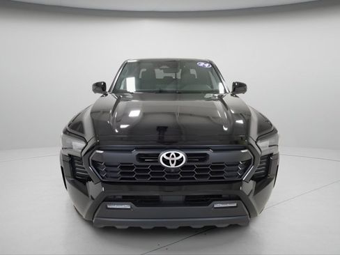 Used 2024 Toyota Tacoma TRD Off-Road w/ TRD Off Road Premium Package AWD/4WD image 2