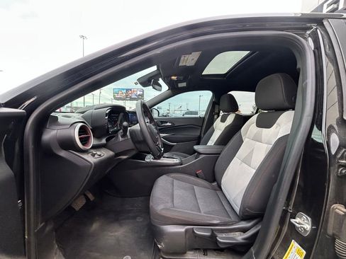 Used 2025 Chevrolet Trax RS w/ Sunroof Package FWD image 7