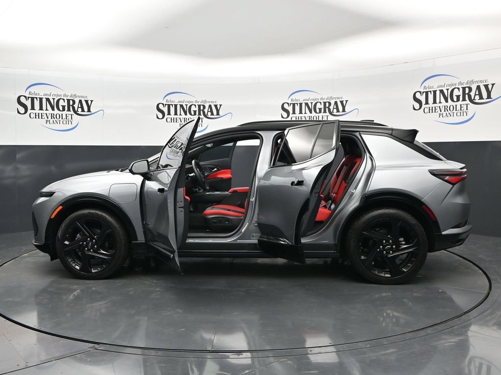 Used 2026 Chevrolet Equinox EV RS w/ LPO, All-Weather Mat Package FWD image 37