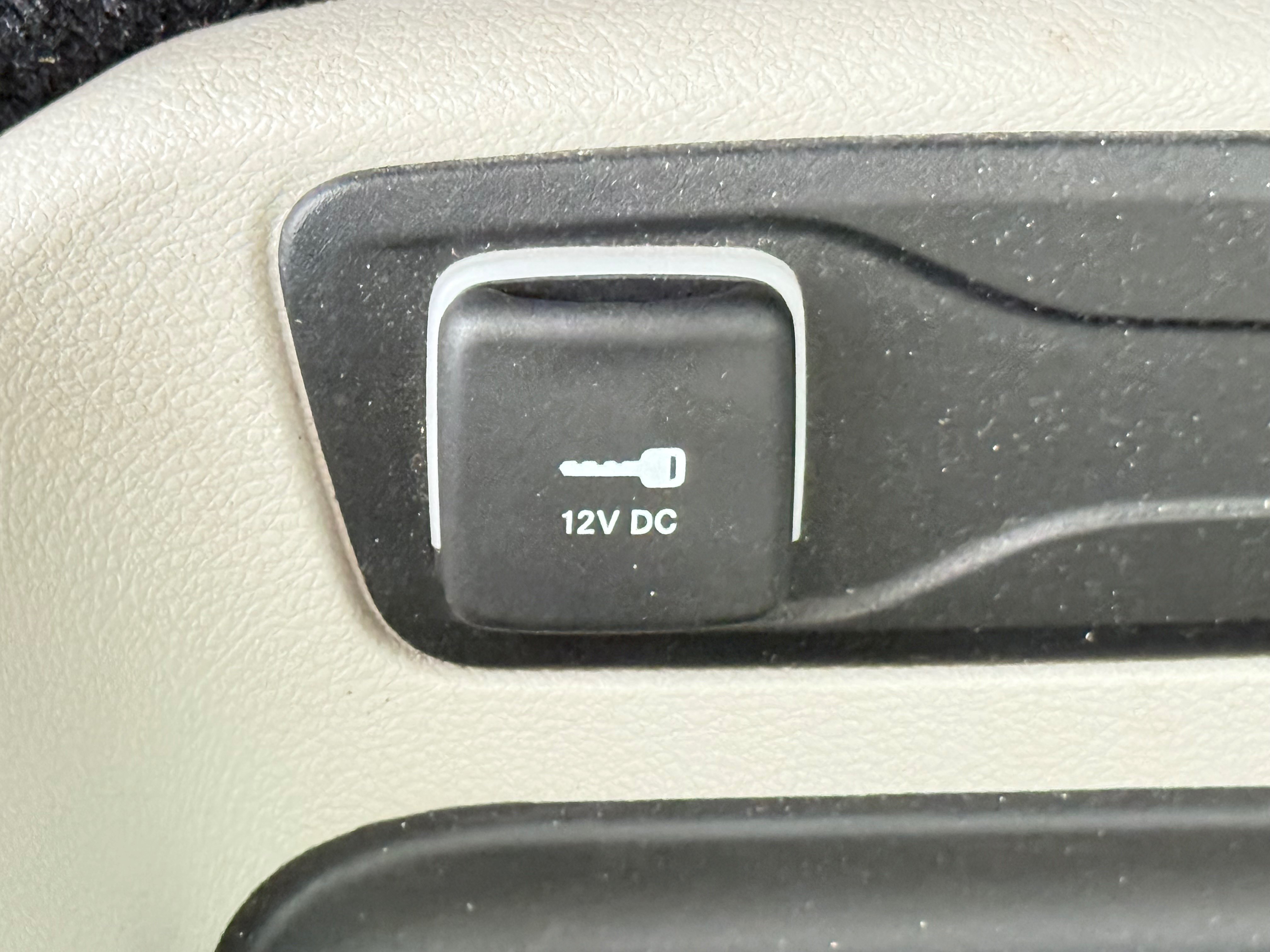 Used 2023 Chrysler Pacifica Touring-L FWD image 22