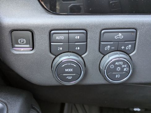 Used 2023 Chevrolet Silverado 1500 LT Trail Boss w/ Protection Package image 13