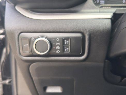 Used 2023 Ford Explorer XLT RWD image 13