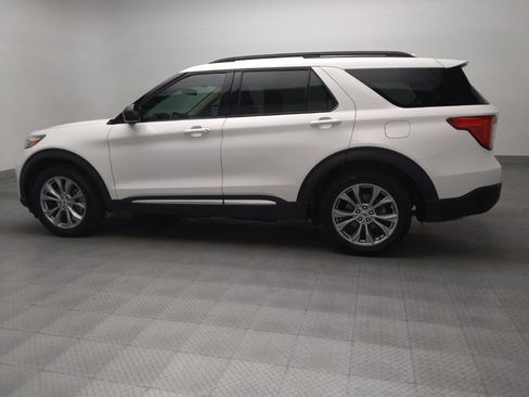 Used 2022 Ford Explorer XLT w/ Equipment Group 202A image 3