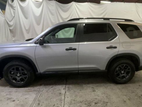 Certified 2025 Honda Pilot TrailSport image 5