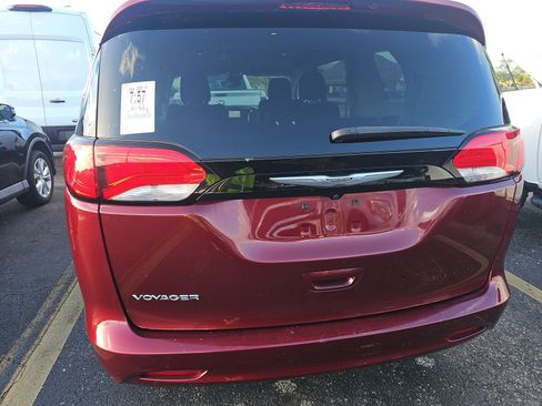 Used 2023 Chrysler Voyager LX FWD image 7