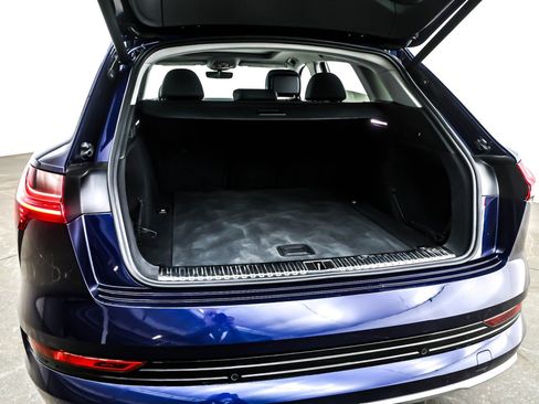 Used 2022 Audi e-tron Premium image 23