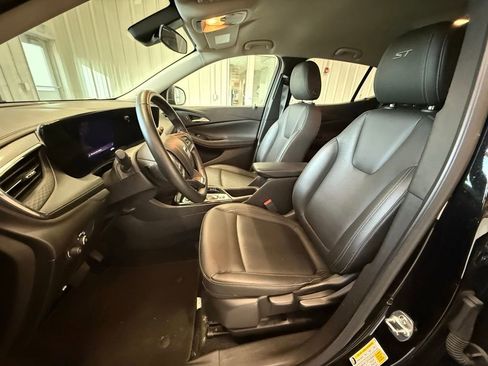 Used 2024 Buick Encore GX Sport Touring image 14