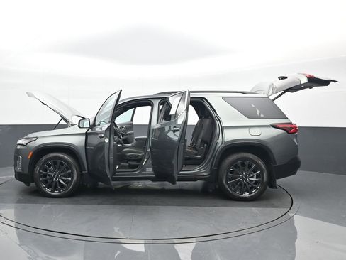 Used 2022 Chevrolet Traverse LT image 27