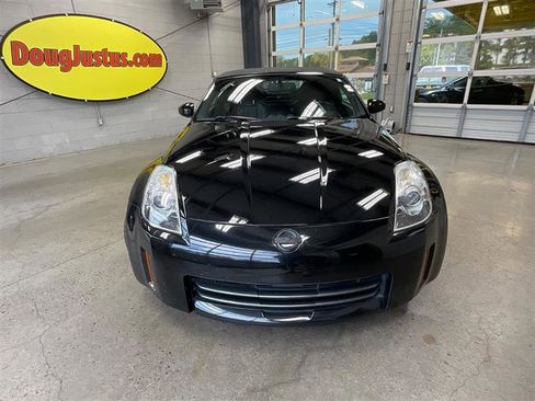 Used 2006 Nissan 350Z Grand Touring RWD image 8
