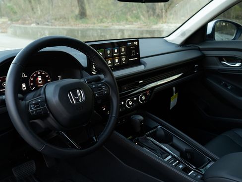 Certified 2025 Honda Accord EX-L image 16