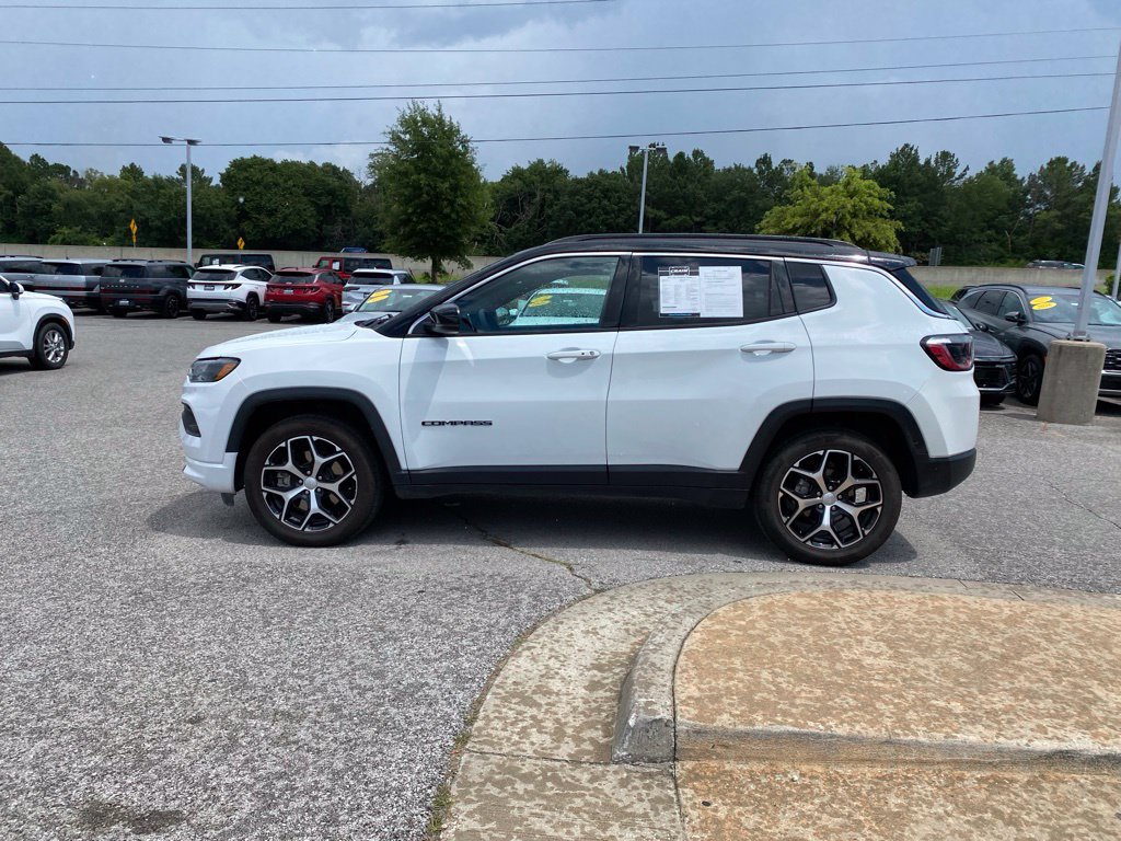 Used 2024 Jeep Compass Limited AWD/4WD image 4