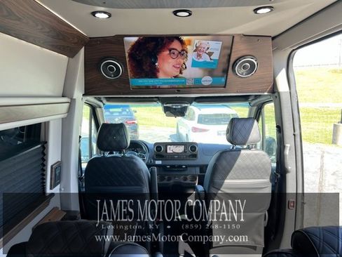 Used 2023 Mercedes-Benz Sprinter 3500 image 33