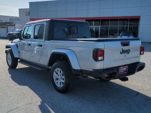 Used 2023 Jeep Gladiator Sport AWD/4WD image 8