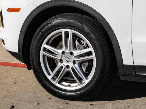 Used 2020 Porsche Cayenne image 52