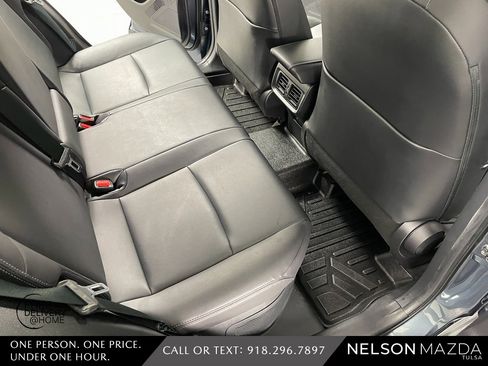 Used 2023 Toyota Venza XLE image 43