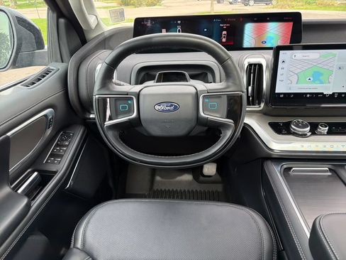 Used 2025 Ford Expedition Platinum w/ Driver's Package AWD/4WD image 20