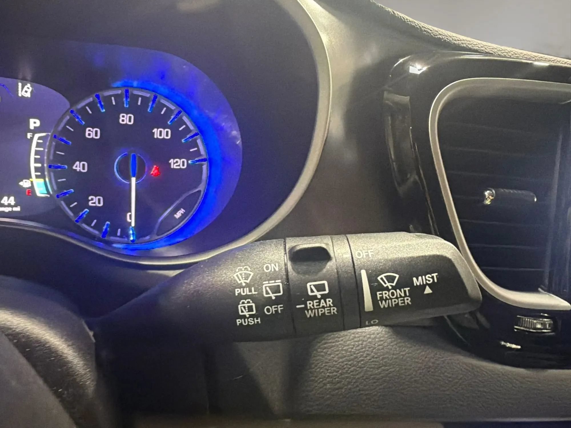 Used 2023 Chrysler Pacifica Touring-L FWD image 25