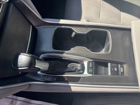 Used 2018 Honda Accord Touring image 19