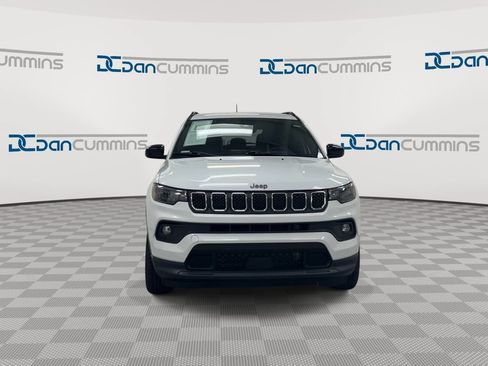 Used 2023 Jeep Compass Latitude AWD/4WD image 3