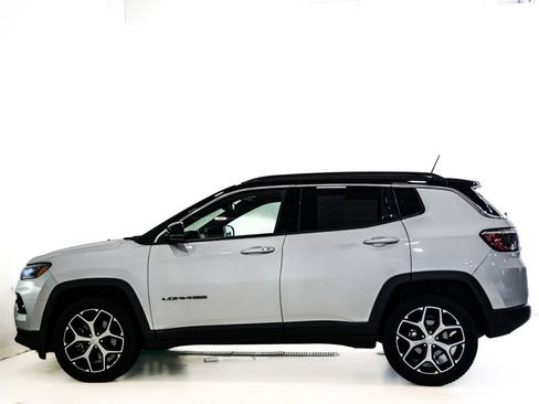Used 2024 Jeep Compass Limited AWD/4WD image 5