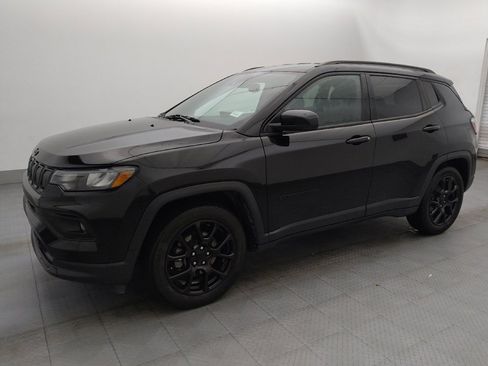 Used 2022 Jeep Compass Latitude FWD image 2