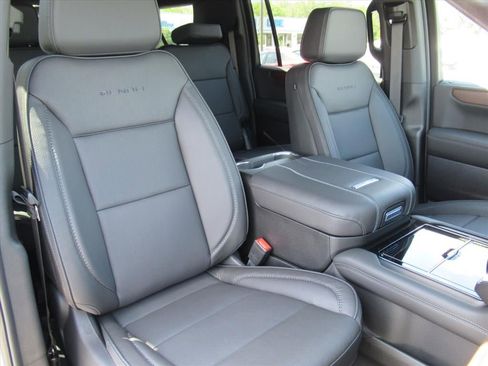 New 2026 GMC Yukon XL Denali w/ Sun & Power Step Package AWD/4WD image 8