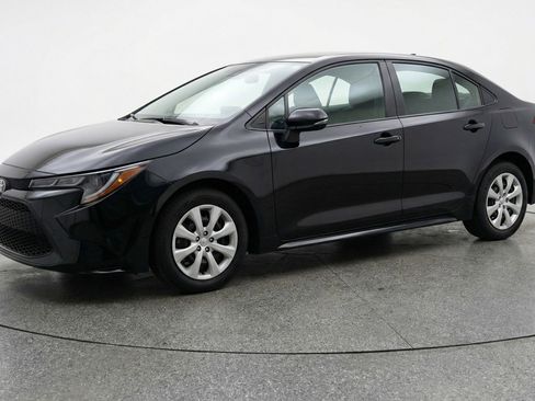Used 2025 Toyota Corolla LE FWD image 3
