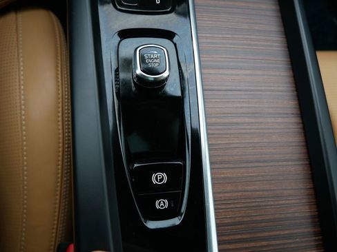 Used 2022 Volvo XC60 T8 Inscription w/ Advanced Package image 23