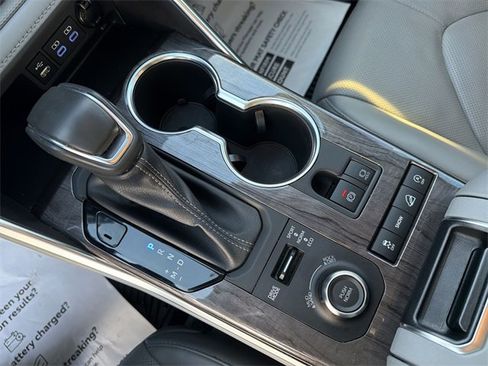 Certified 2022 Toyota Highlander Platinum image 24