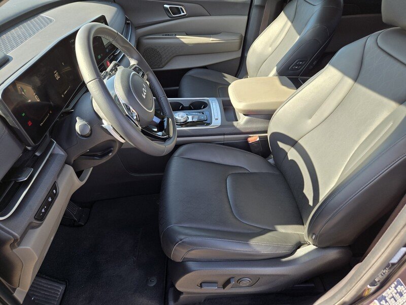 Certified 2025 Kia Carnival EX FWD image 11