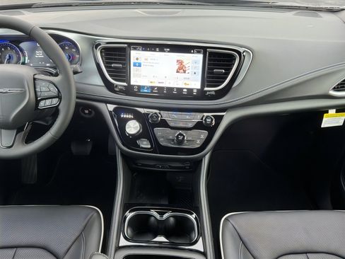New 2026 Chrysler Pacifica Limited w/ Uconnect Theater Family Group image 16